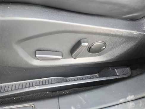 Used 2024 Ford Edge SEL image 11