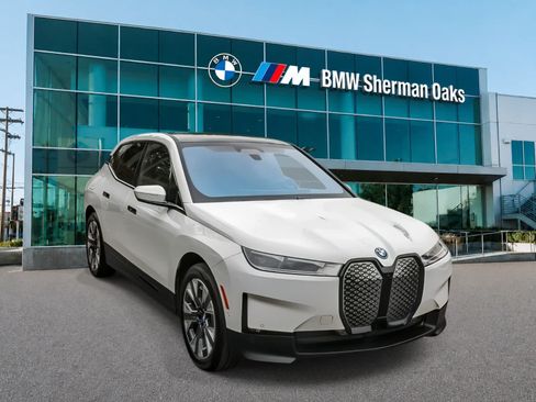 Used 2023 BMW iX xDrive50 w/ Convenience Package AWD/4WD image 3