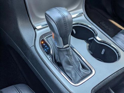 Used 2017 Jeep Grand Cherokee Altitude RWD image 12