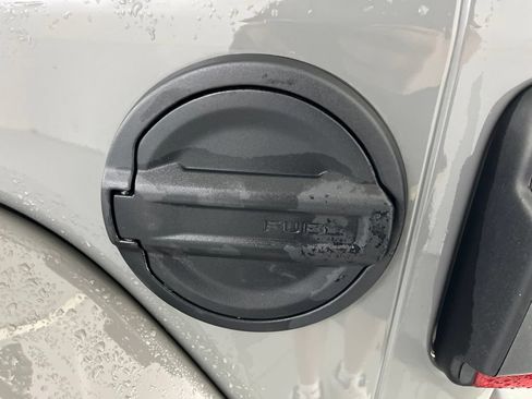 Used 2018 Jeep Wrangler Unlimited Sahara AWD/4WD image 19