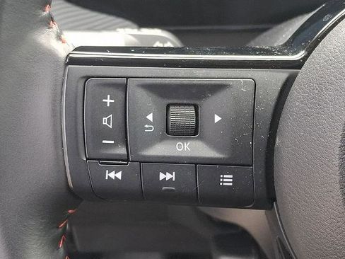 Certified 2025 Nissan Kicks SR image 21