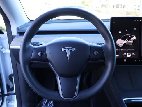 Used 2023 Tesla Model Y Long Range image 43