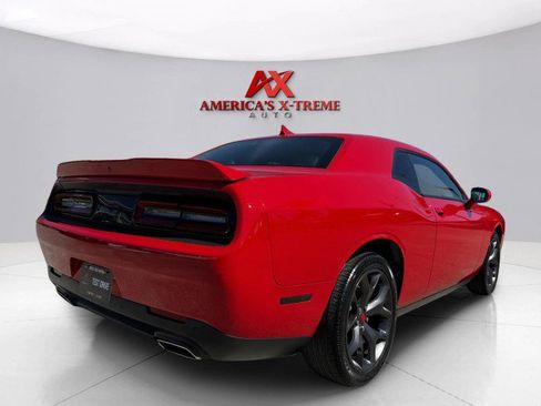 Used 2019 Dodge Challenger SXT w/ Plus Package image 5