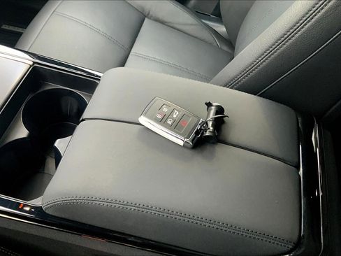 Used 2026 Land Rover Range Rover Velar Dynamic SE image 13