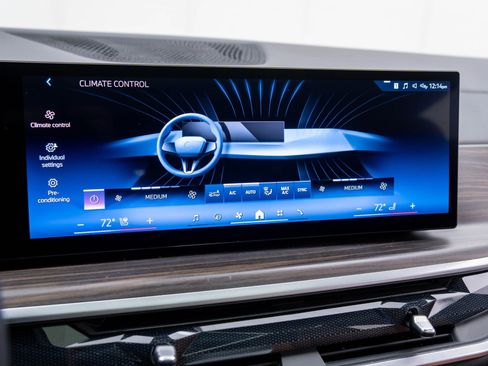 Certified 2024 BMW X7 xDrive40i w/ Executive Package image 28