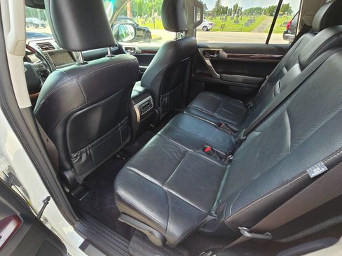 Used 2015 Lexus GX 460 w/ Premium Package image 25