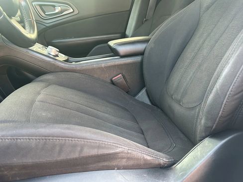 Used 2015 Chrysler 200 Limited w/ Convenience Group image 18