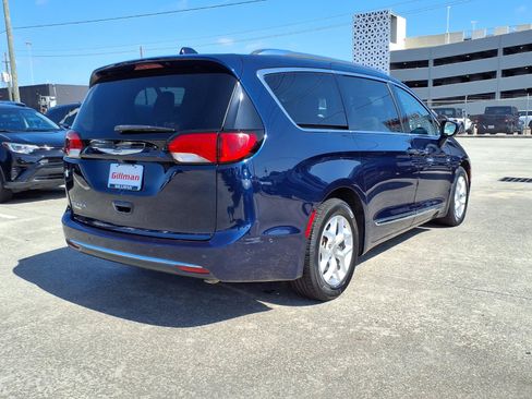 Used 2020 Chrysler Pacifica Touring-L Plus w/ Tire & Wheel Group FWD image 25