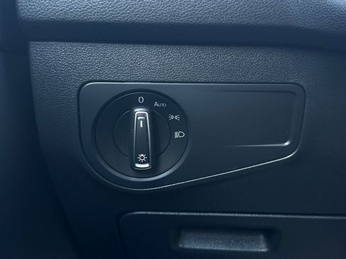 Used 2023 Volkswagen Tiguan SE w/ Panoramic Sunroof Package FWD image 29