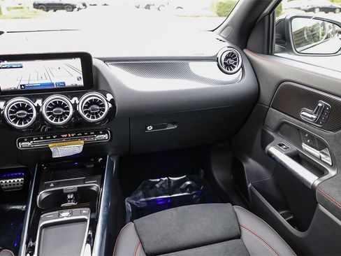 New 2025 Mercedes-Benz GLA 250 4MATIC image 17