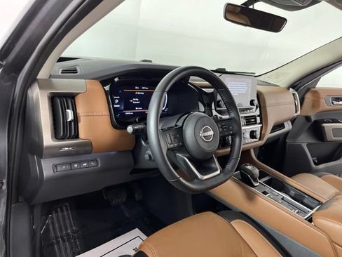 Used 2025 Nissan Pathfinder Platinum w/ Black Appearance Package FWD image 21