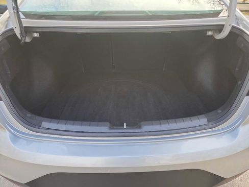 Used 2020 Hyundai Elantra SE image 29