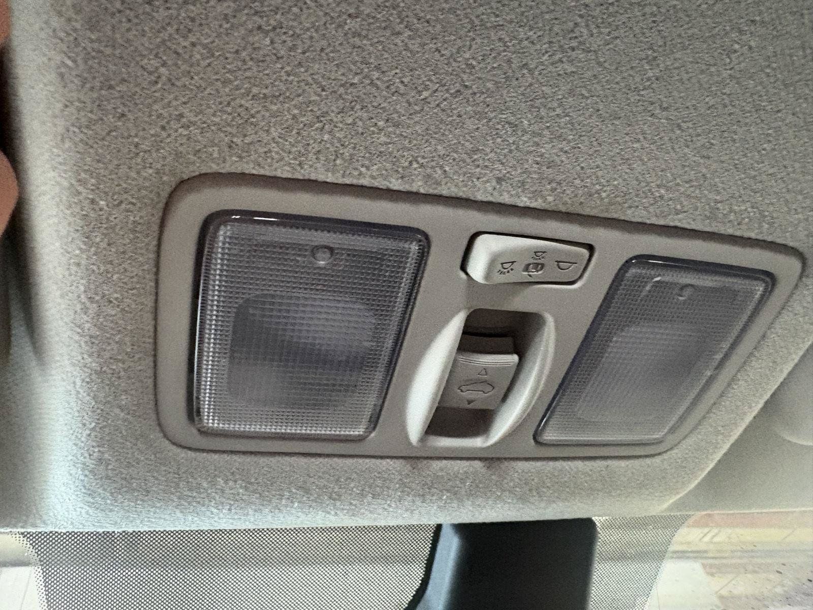 Used 2025 Hyundai Venue SEL FWD image 23