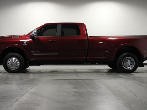 Used 2024 RAM 3500 Limited AWD/4WD image 7
