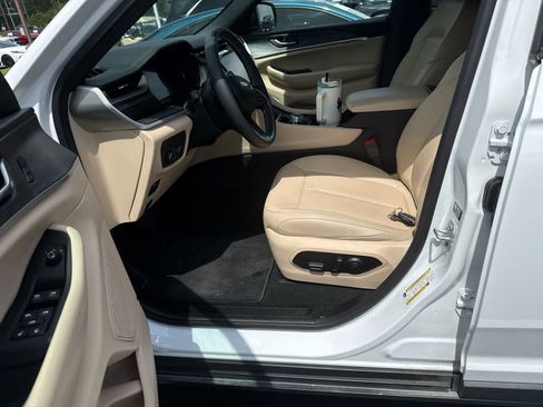 Used 2025 Jeep Grand Cherokee Limited w/ Trailer Tow Package image 9