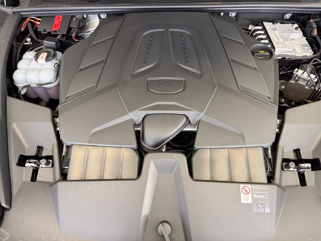 Certified 2026 Porsche Cayenne AWD/4WD image 28