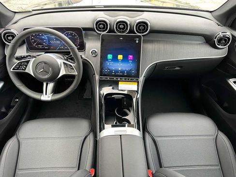 Used 2025 Mercedes-Benz GLC 300 4MATIC image 21