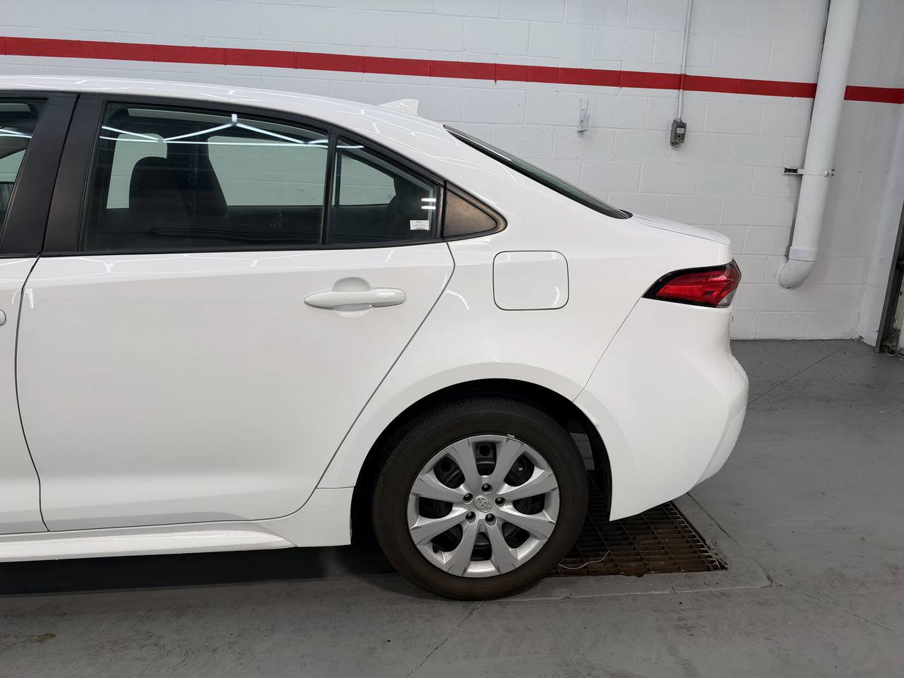 Used 2024 Toyota Corolla LE FWD image 5