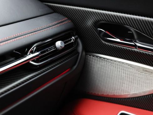 Used 2025 Aston Martin DB12 image 19