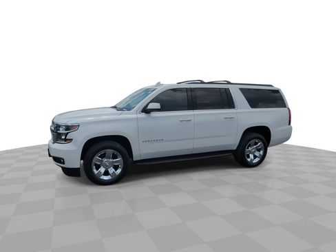 Used 2020 Chevrolet Suburban LT w/ Luxury Package RWD image 4