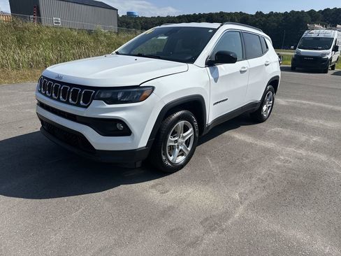 Used 2024 Jeep Compass Latitude image 7