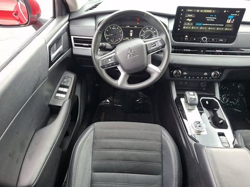 Used 2025 Mitsubishi Outlander SE AWD/4WD image 13
