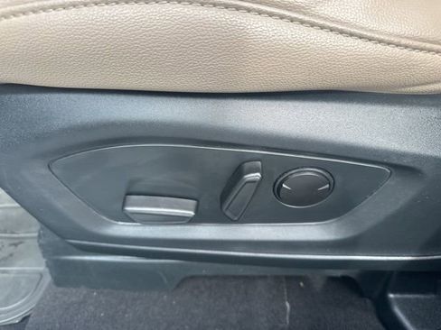 Used 2024 Ford Explorer Limited image 12