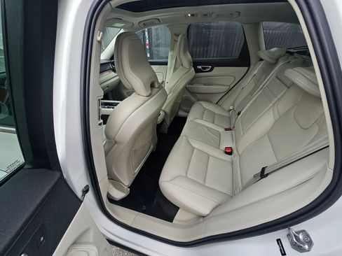 Used 2021 Volvo XC60 T5 Momentum image 14
