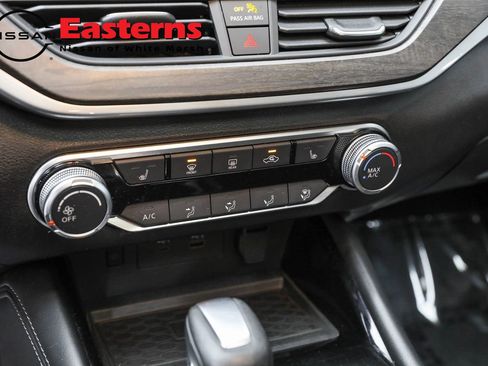 Used 2023 Nissan Altima 2.5 SV w/ SV Premium Package FWD image 19