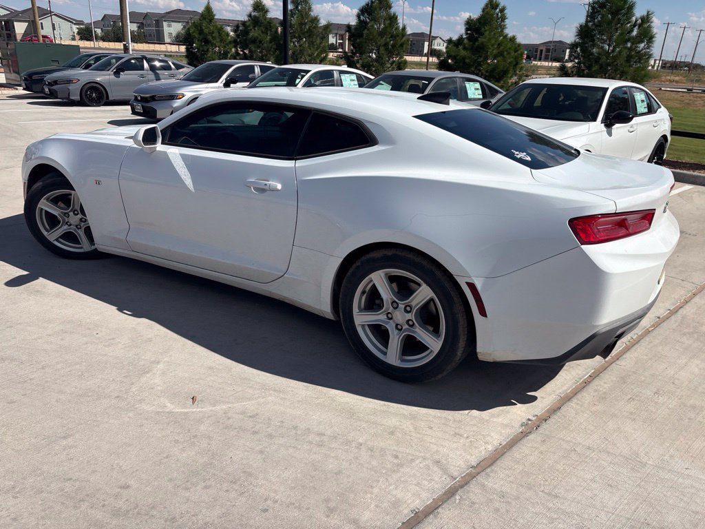 Used 2017 Chevrolet Camaro LT RWD image 5