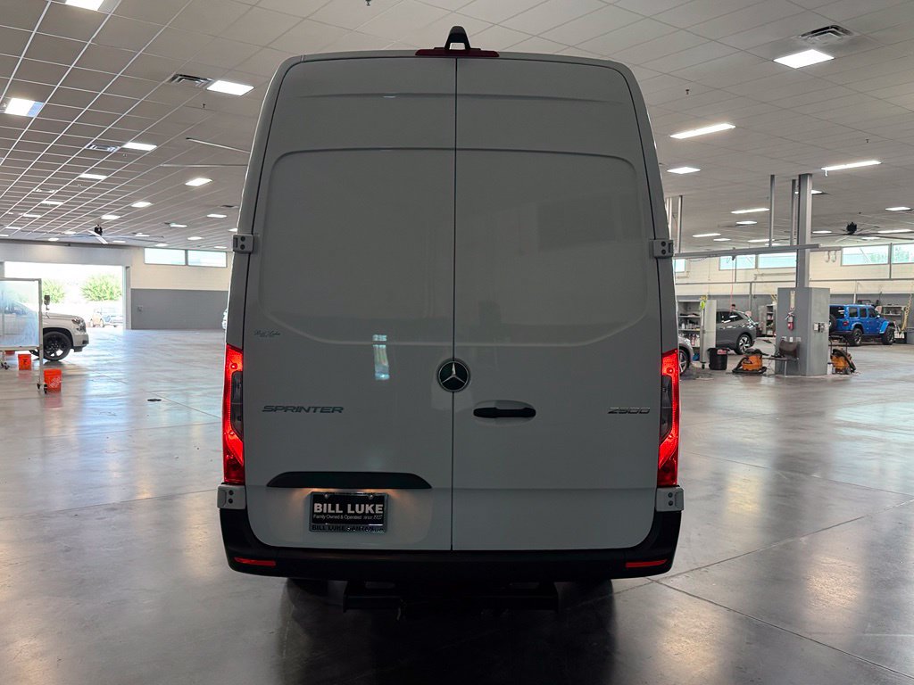 Used 2024 Mercedes-Benz Sprinter 2500 image 6