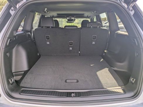 New 2025 Jeep Grand Cherokee Altitude RWD image 10