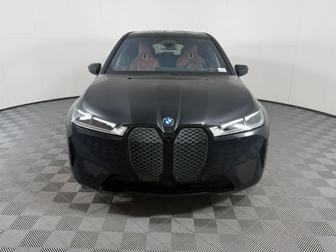 Used 2024 BMW iX xDrive50 w/ Premium Package AWD/4WD image 6