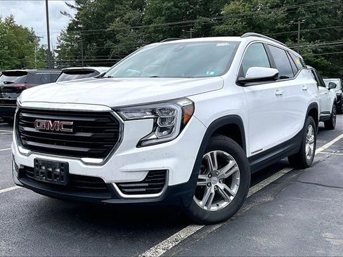 Used 2023 GMC Terrain SLE w/ Driver Convenience Package AWD/4WD image 3
