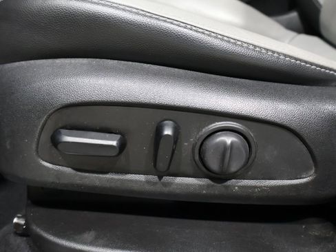 Used 2019 Chevrolet Equinox Premier image 12