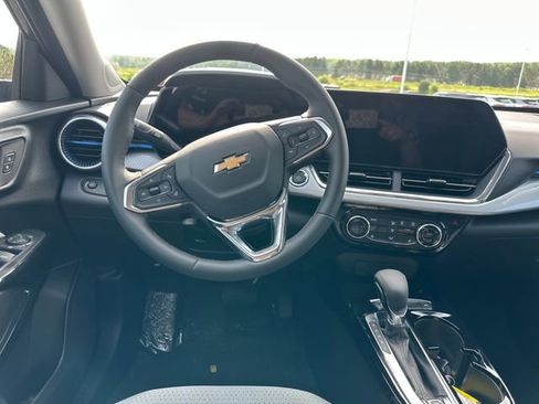 New 2025 Chevrolet Trax LT w/ Driver Confidence Package image 15