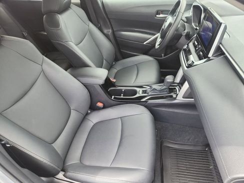 Certified 2025 Toyota Corolla Cross XLE FWD image 12