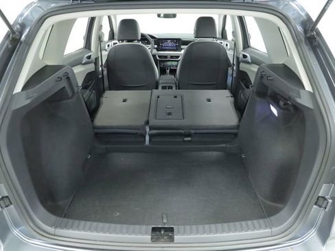 New 2025 Volkswagen Taos SE w/ Panoramic Sunroof Package FWD image 37