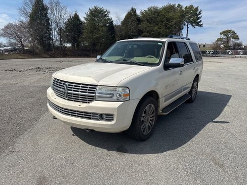 Used 2007 Lincoln Navigator Ultimate image 2