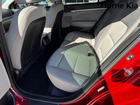 Used 2017 Hyundai Elantra SE image 13