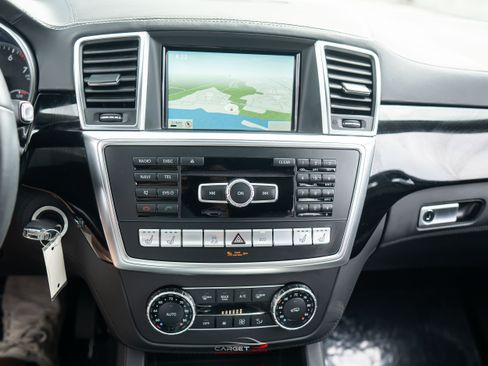 Used 2015 Mercedes-Benz GL 450 4MATIC w/ Designo Black Leather Package image 32