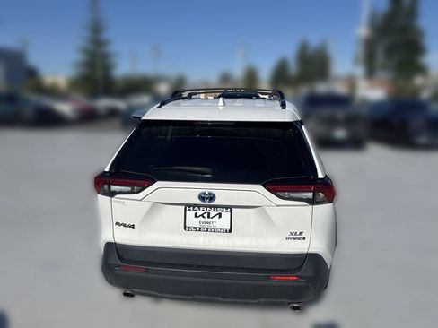 Used 2021 Toyota RAV4 XLE w/ XLE Grade Weather Package AWD/4WD image 8