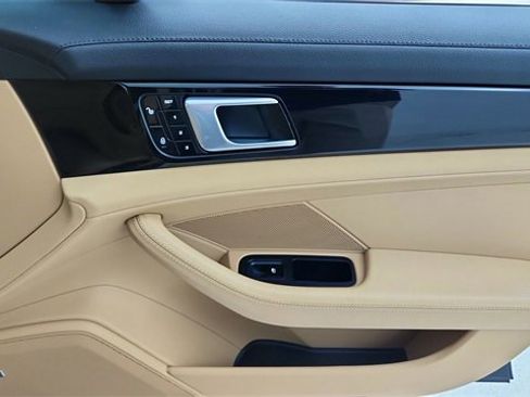 Used 2018 Porsche Panamera 4S image 23