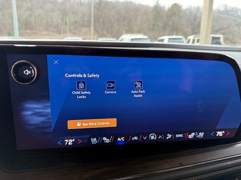 Used 2025 Chevrolet Suburban Premier image 47