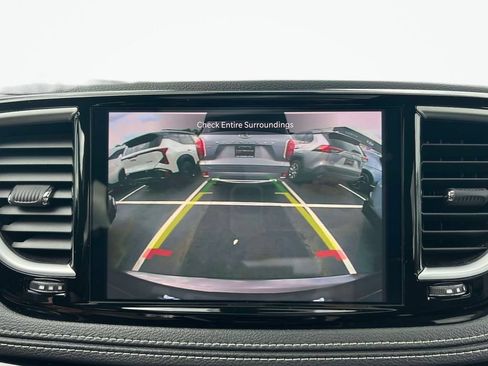 Used 2023 Chrysler Pacifica Limited FWD image 29