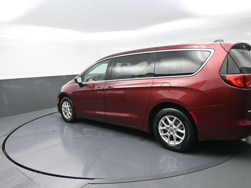 Used 2022 Chrysler Voyager LX FWD image 86