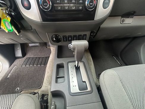 Used 2017 Nissan Frontier SV w/ SV Value Truck Package AWD/4WD image 12