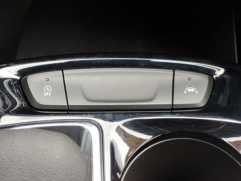 Used 2025 Chevrolet Trax LT FWD image 20