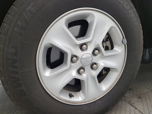 Used 2016 Jeep Grand Cherokee Laredo w/ Quick Order Package 23E image 31