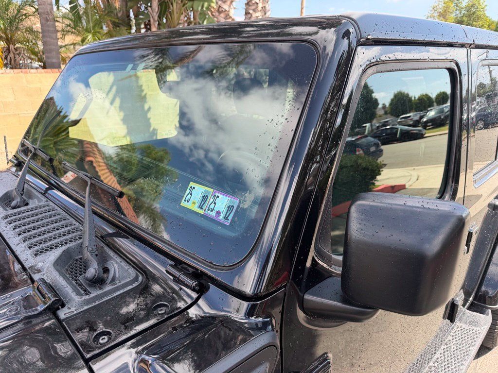 Used 2023 Jeep Wrangler Unlimited Sahara w/ Cold Weather Group AWD/4WD image 10